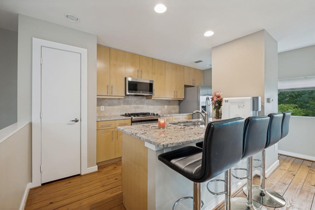 Akard Street Twnhms - Residential