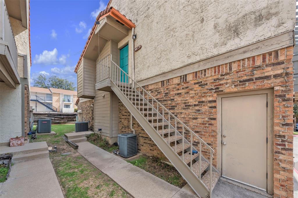 Ridgmar Crossroads Condo - Residential