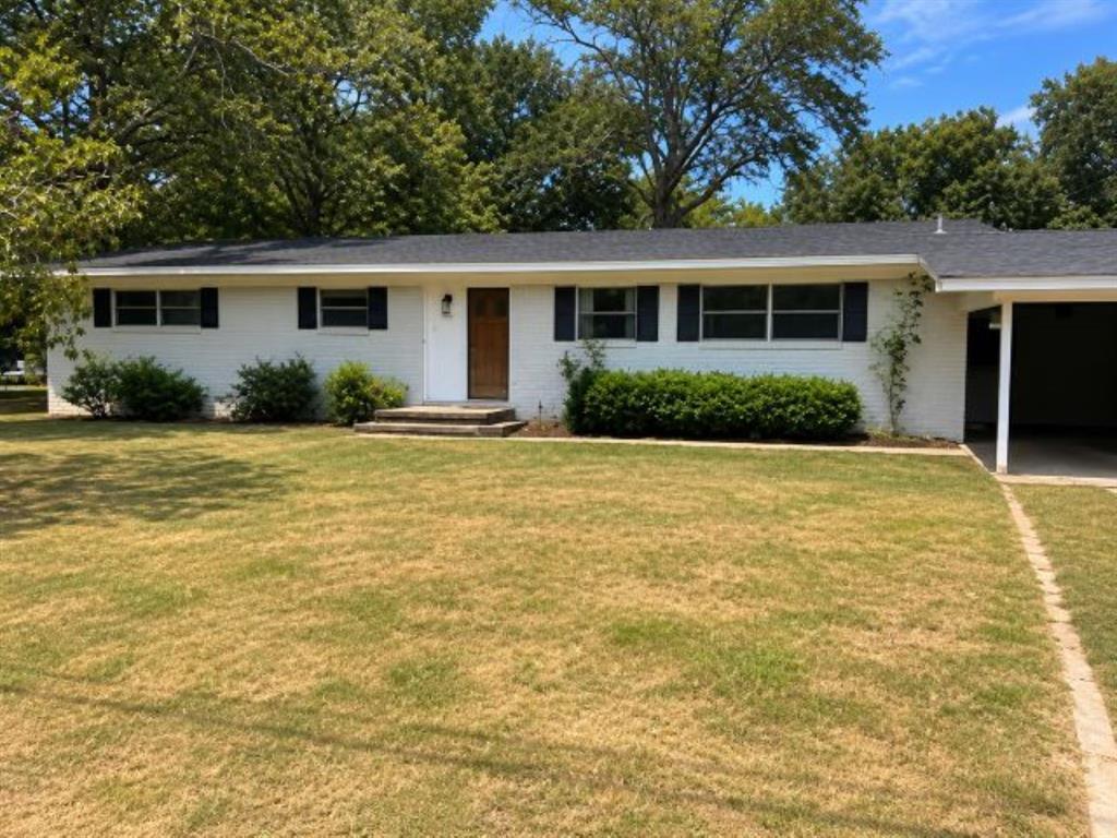 This attractive 3 bed, 2bath, brick with guest house is convenient to schools, churches and I-20. fenced back yard, storage in carport, A perfect home for busy people.