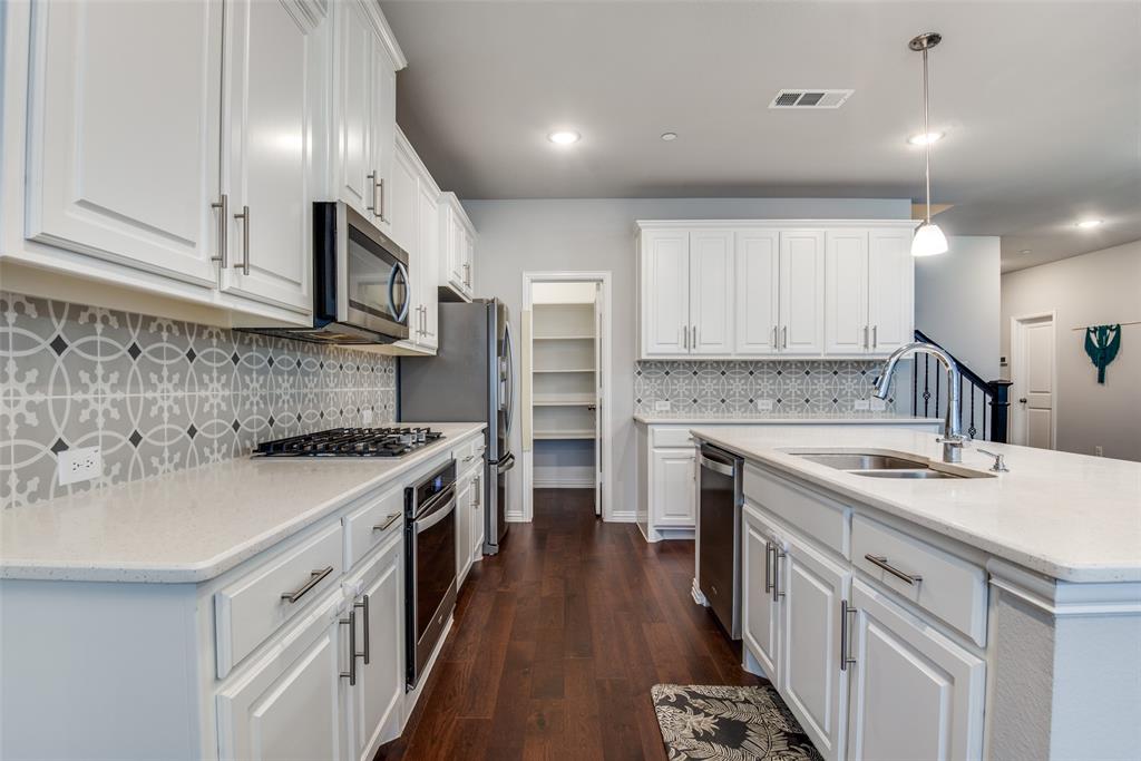 CASTLE HILLS PHASE 10 - Residential Lease