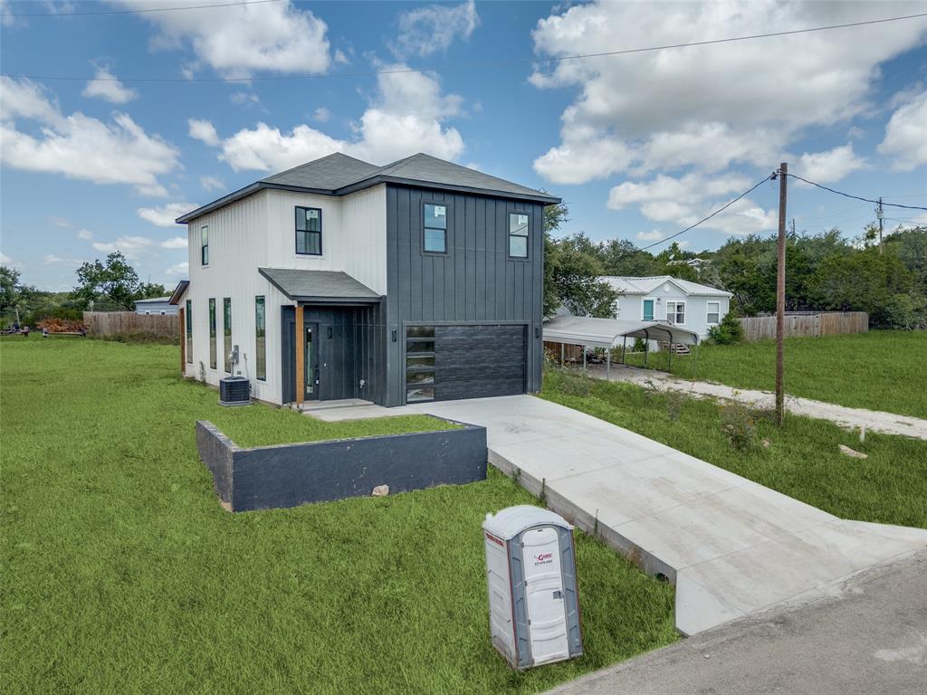 This modern 3-bedroom, 2-bath offers 1,781 sq ft of open-concept living with high ceilings, designer finishes, and large windows that fill the space with natural light.
Enjoy a sleek kitchen with ample storage, a walk-in pantry, and stylish bathrooms with gold fixtures and custom tile. Upstairs, spacious bedrooms with walk-in closets and plush carpet provide comfort and functionality.
Complete with a laundry room, 2-car garage, and fenced yard—this home blends modern design with everyday convenience.
Seller offering credit for appliances of buyers chosing!
