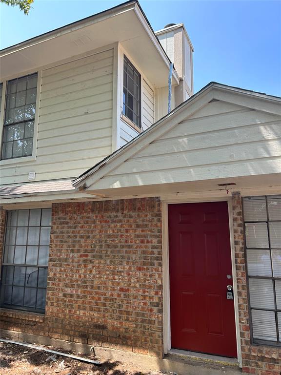 2 bed 2 bath two-story townhouse in Kennedale!