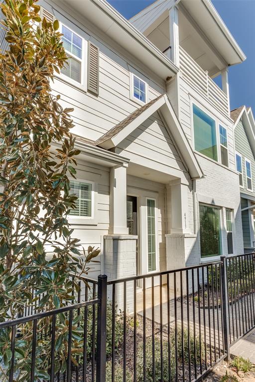 Located in Fort Worth's River District and block away from access to the Trinity Trails! Built in 2021, this 3 level home features 3 bedrooms, 3.5 bathrooms, 2-car rear entry garage and multiple living spaces! Some of the home's highlights are the first-floor open concept kitchen with ample storage along with a spacious Living and Dining Room not to mention an office too. On the 2nd floor is another living room, laundry room along with all of the bedrooms with the primary suite being split from the 2nd and 3rd bedroom. The 3rd floor showcases a large city room with full bathroom and an outdoor covered roof top balcony. Come by and see for yourself!