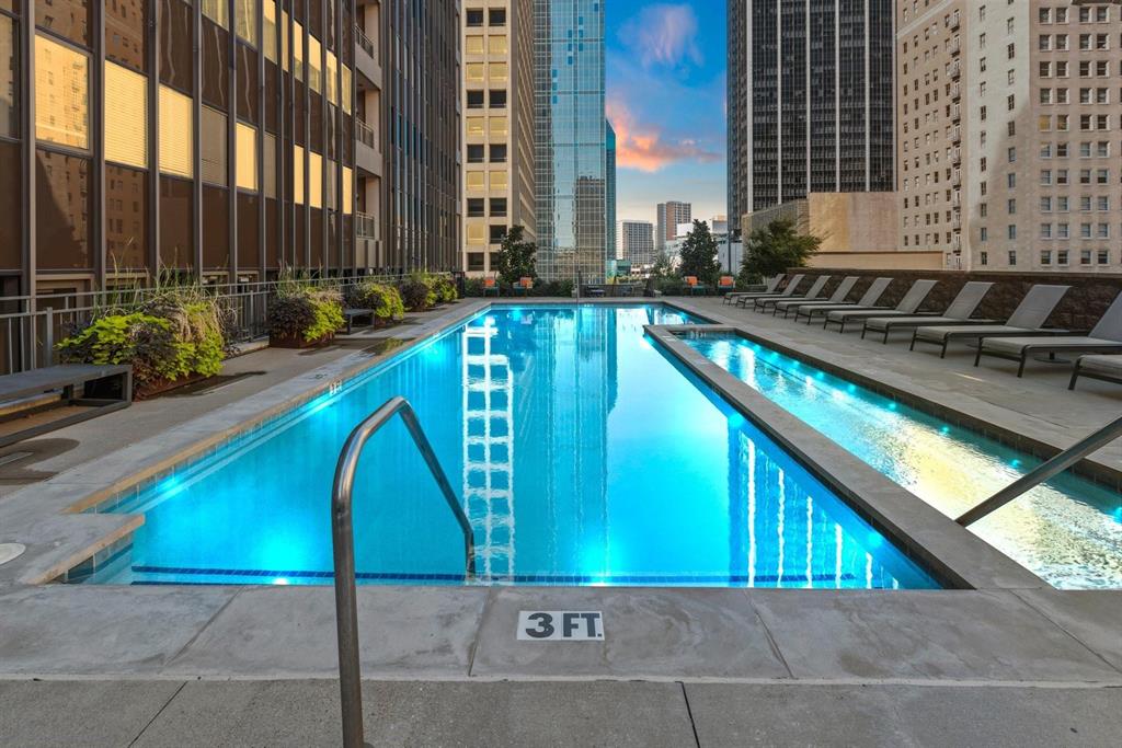 Metropolitan 1200 Main St Condo - Residential