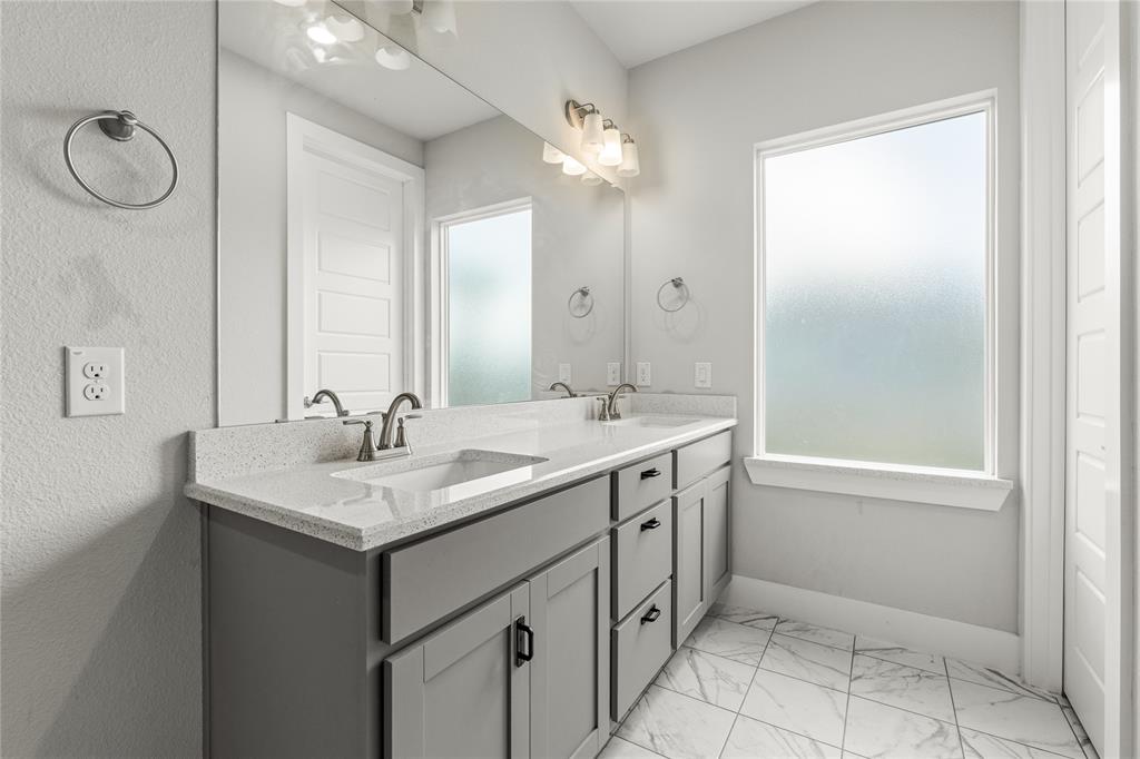 MIDWAY PARK ADDITION-EULESS - Residential