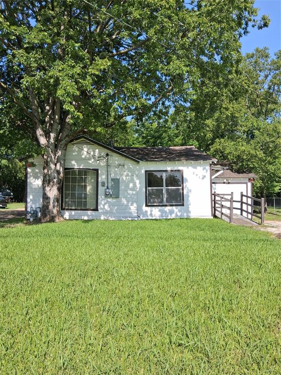 1 Story Wood Frame House Featuring: 0.2390 Lot with Beautiful Shade Trees in the Spacious Backyard, 2 Bedrooms, 1 Bathroom, Dual Gas Wall Heater, Gas Water Heater.

(Small attached area that can be used as a small garage or storage)