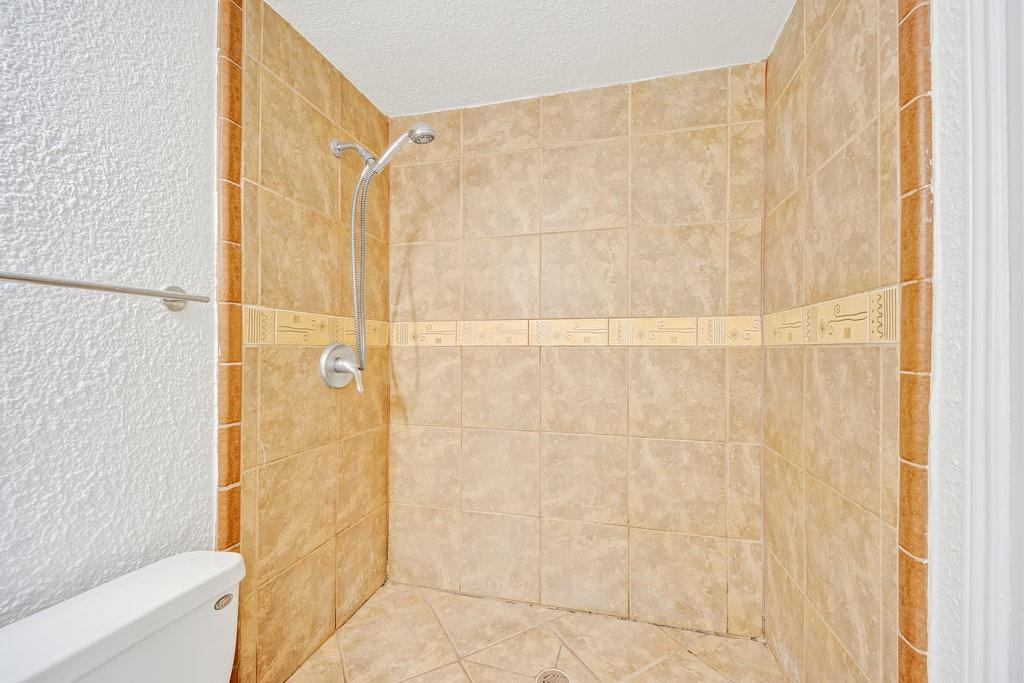 LA ESCONDIDA CONDOMINIUM - Residential Lease