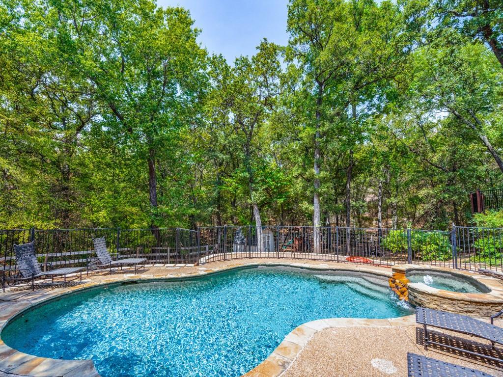 Emerald Sound At Lake Lewisvil - Residential