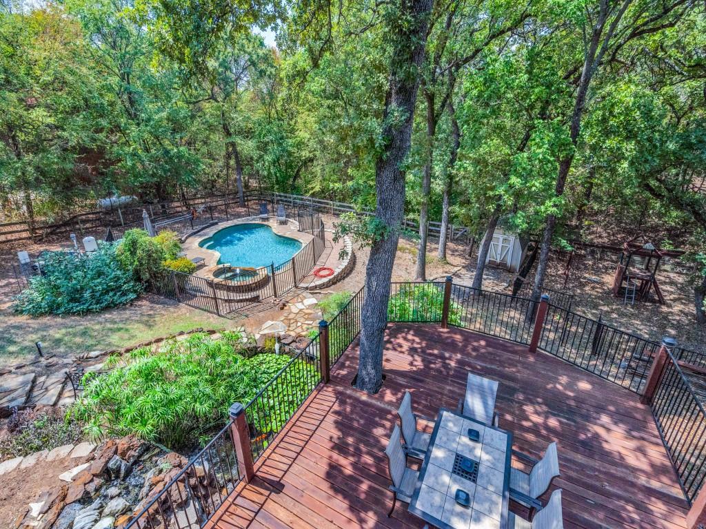 Emerald Sound At Lake Lewisvil - Residential