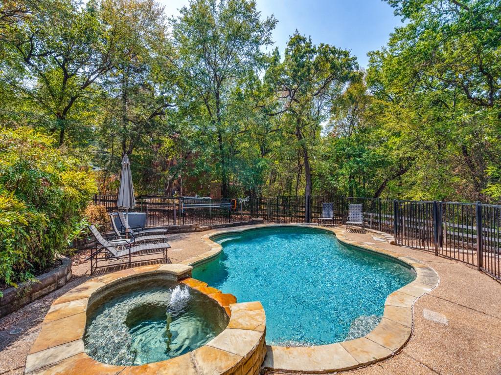 Emerald Sound At Lake Lewisvil - Residential