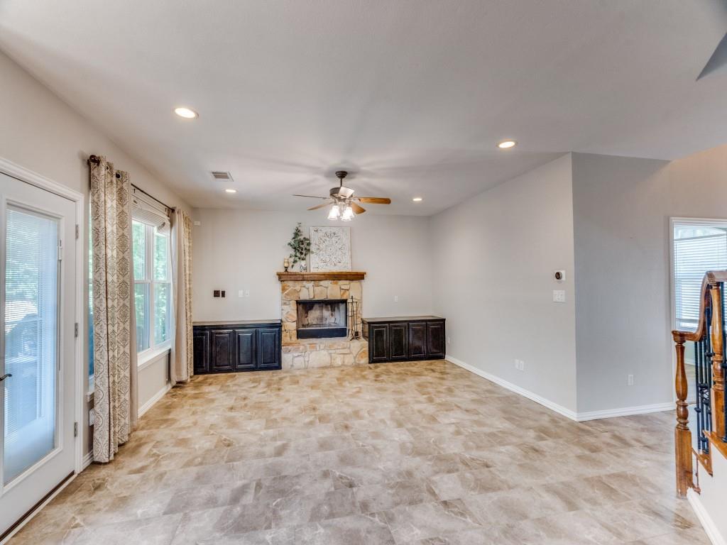 Emerald Sound At Lake Lewisvil - Residential