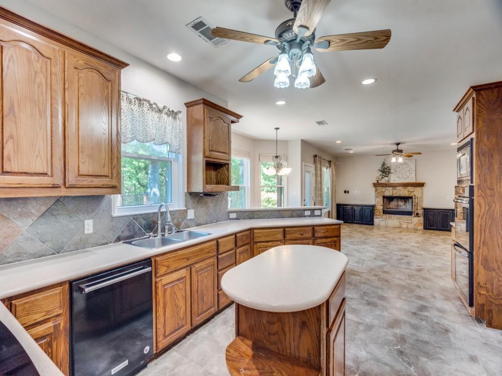 Emerald Sound At Lake Lewisvil - Residential