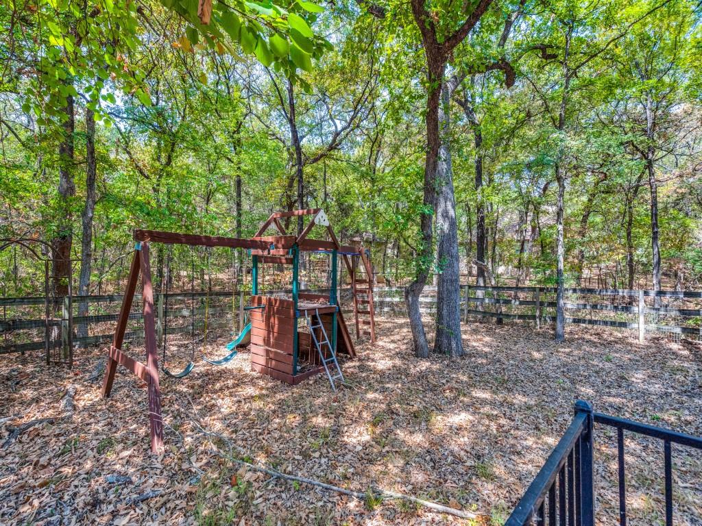 Emerald Sound At Lake Lewisvil - Residential