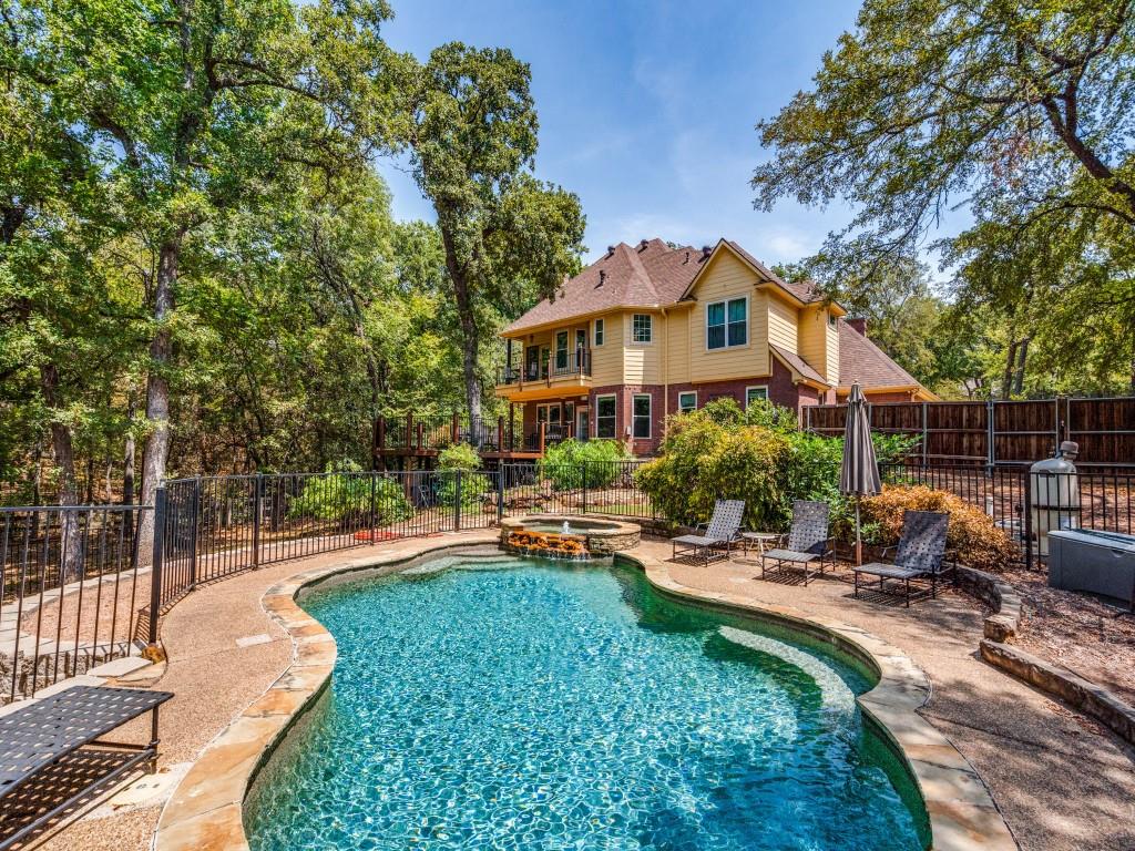 Emerald Sound At Lake Lewisvil - Residential