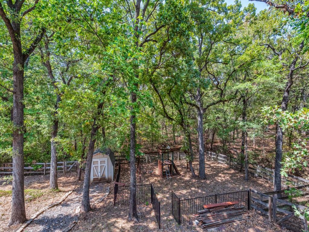 Emerald Sound At Lake Lewisvil - Residential