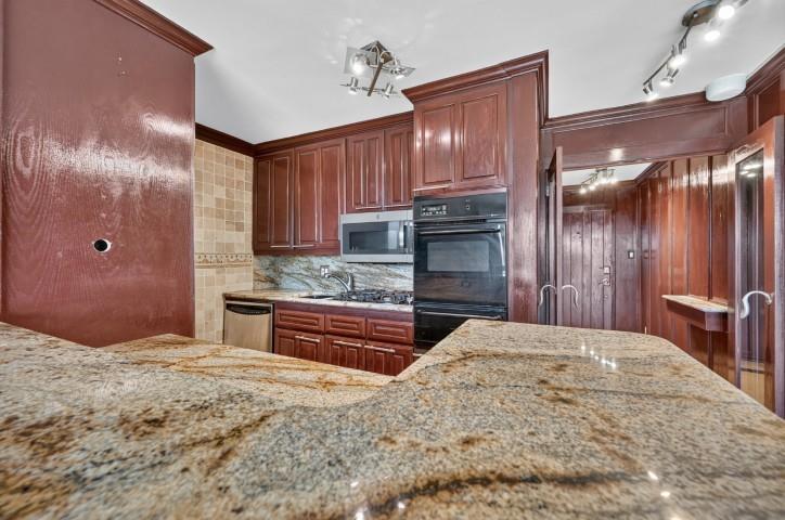 Twenty-One Turtle Creek Condo - Residential