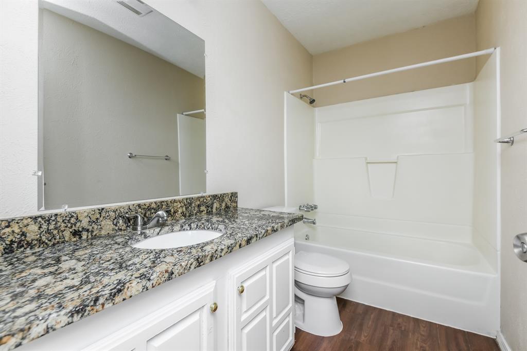 Oaks 03 - Residential Lease