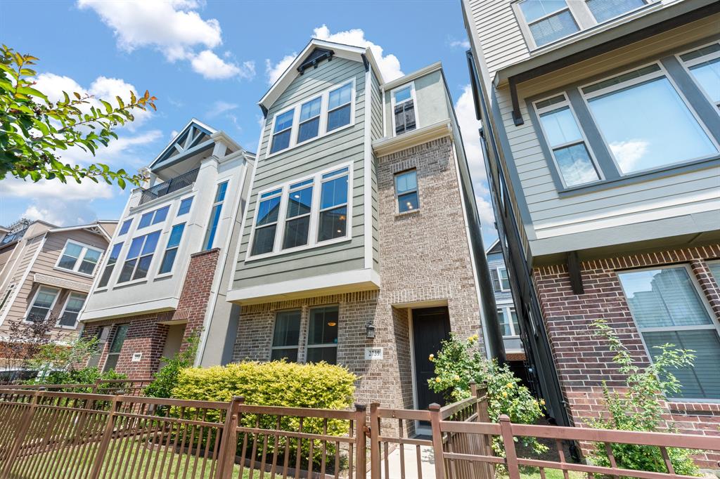 Stunning 3-story David Weekley home in Parkside at Trinity Green overlooking the park! This beautifully maintained residence offers 3 bedrooms, 3 full baths, 1 half bath, and a spacious open-concept layout filled with natural light, perfect for modern living and entertaining. The first-floor guest suite with a full bath provides ideal privacy and flexibility. On the main level, the chef’s kitchen is designed to impress with white quartz countertops, stainless steel appliances, a gas cooktop, ceiling-height cabinetry, a designer glass subway tile backsplash, and abundant storage. The kitchen flows seamlessly into the dining and living areas, enhanced by wood flooring and recessed lighting throughout. The third-floor primary retreat is a true sanctuary featuring dual vanities, an oversized garden tub, a separate rain-head shower, quartz countertops, and a generous walk-in closet. Each bedroom includes its own private bath, offering comfort and convenience for all. Additional highlights include energy-efficient construction, smart home features, and a low-maintenance lifestyle. HOA dues are paid through 2026 and cover yard maintenance, as well as access to a community pool, walking paths, and green spaces. Ideally located just minutes from Downtown Dallas, Trinity Groves, Bishop Arts, and Victory Park, with easy access to I-30, I-35, I-45, US-75, and the Dallas North Tollway—this home is perfect for professionals, entertainers, or anyone seeking luxury living with unmatched convenience.