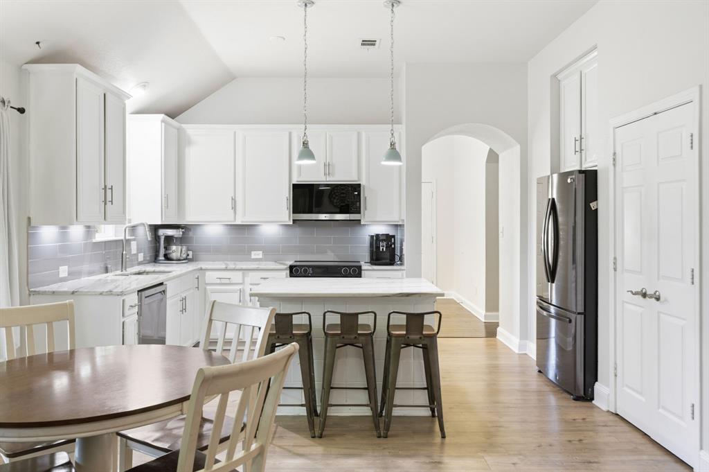 Pasquinellis Bandera Add - Residential