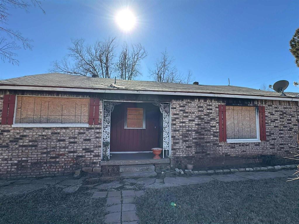 Investment Opportunity. Cash Only
This property is being sold as-is. Builder had plans to fully renovate but never started. Now is your chance to take advantage of this rare opportunity.