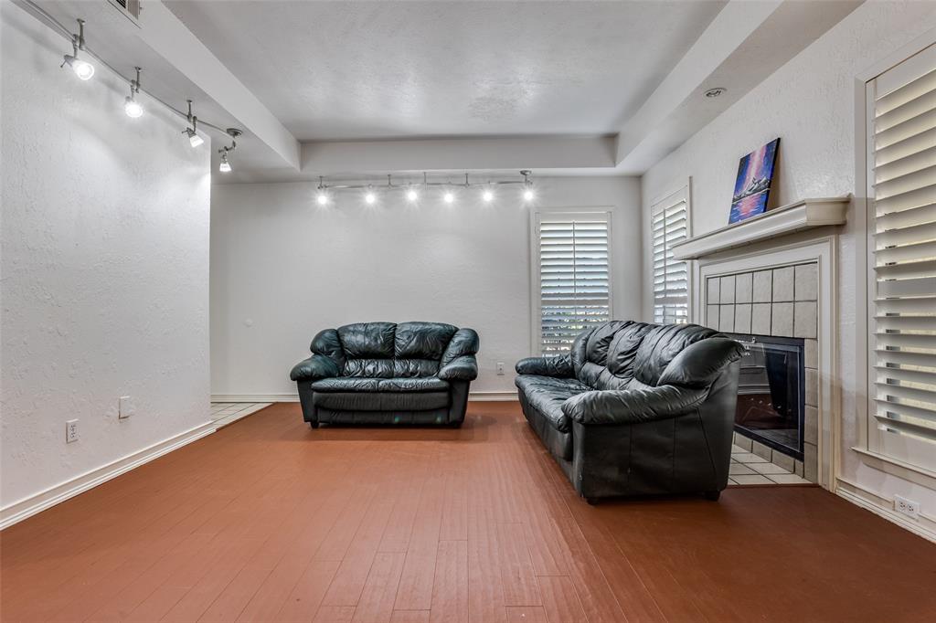 Cobblestone Condo - Residential