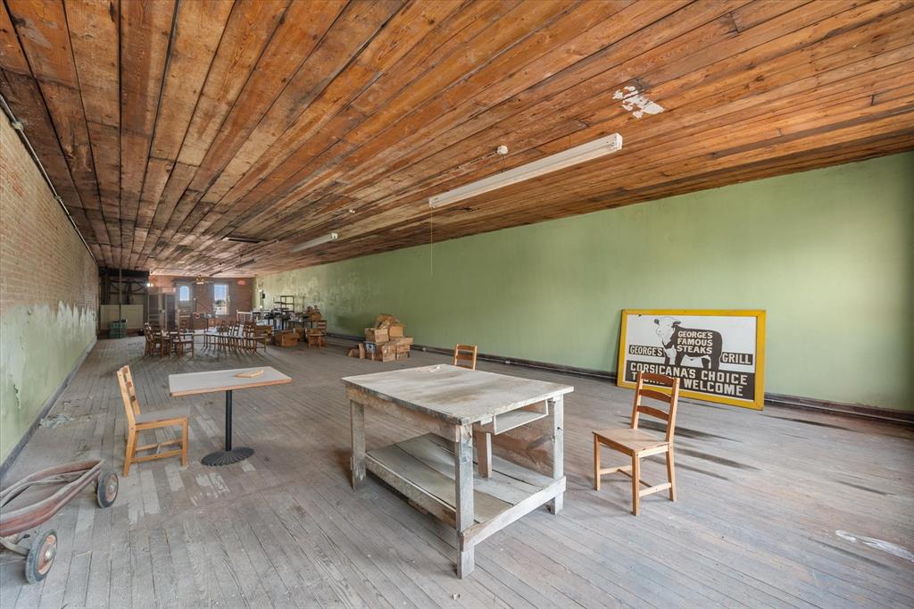 Corsicana - Commercial Sale