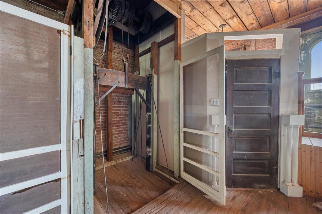 Corsicana - Commercial Sale