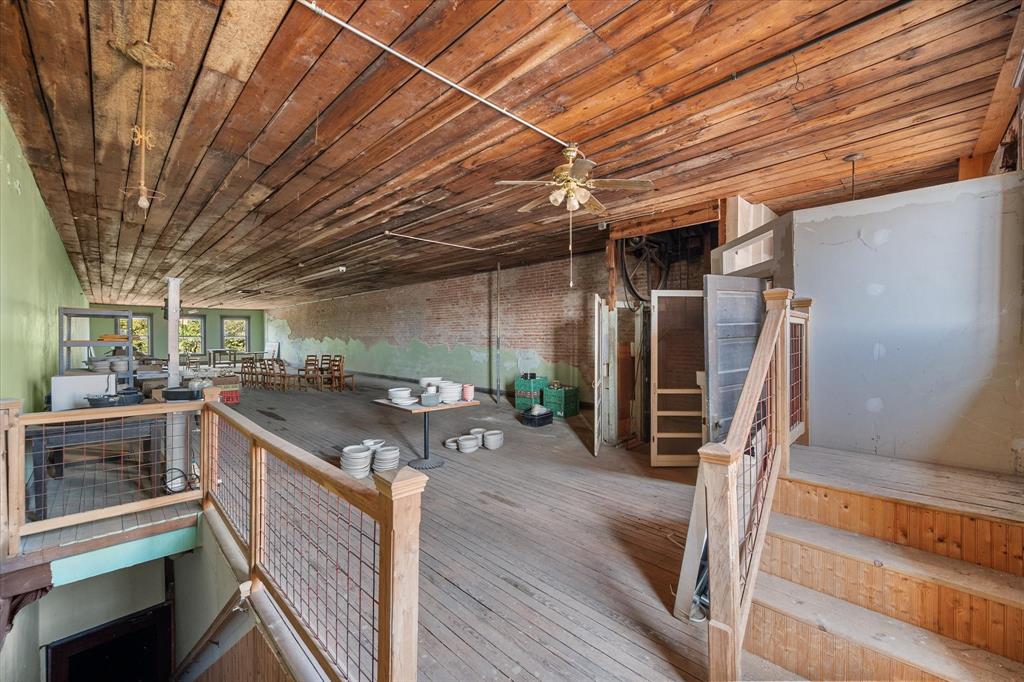 Corsicana - Commercial Sale