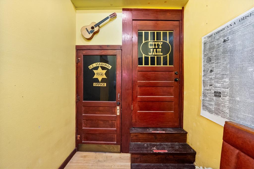 Corsicana - Commercial Sale