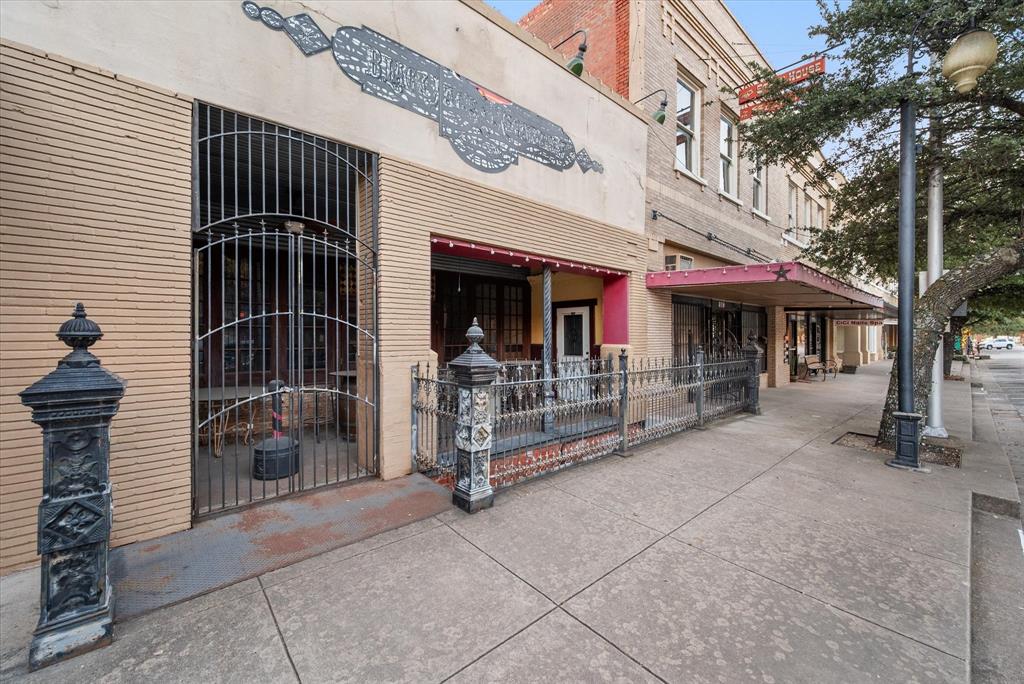 Corsicana - Commercial Sale