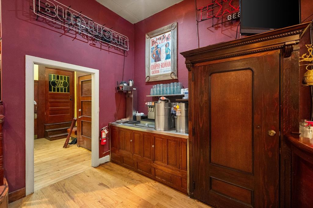 Corsicana - Commercial Sale