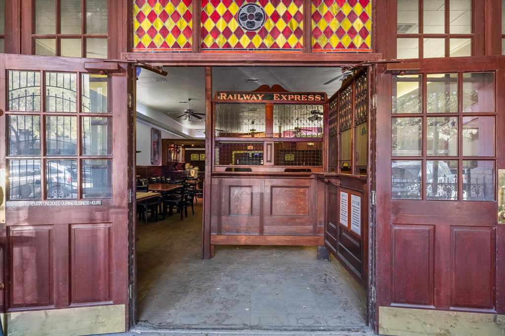 Corsicana - Commercial Sale