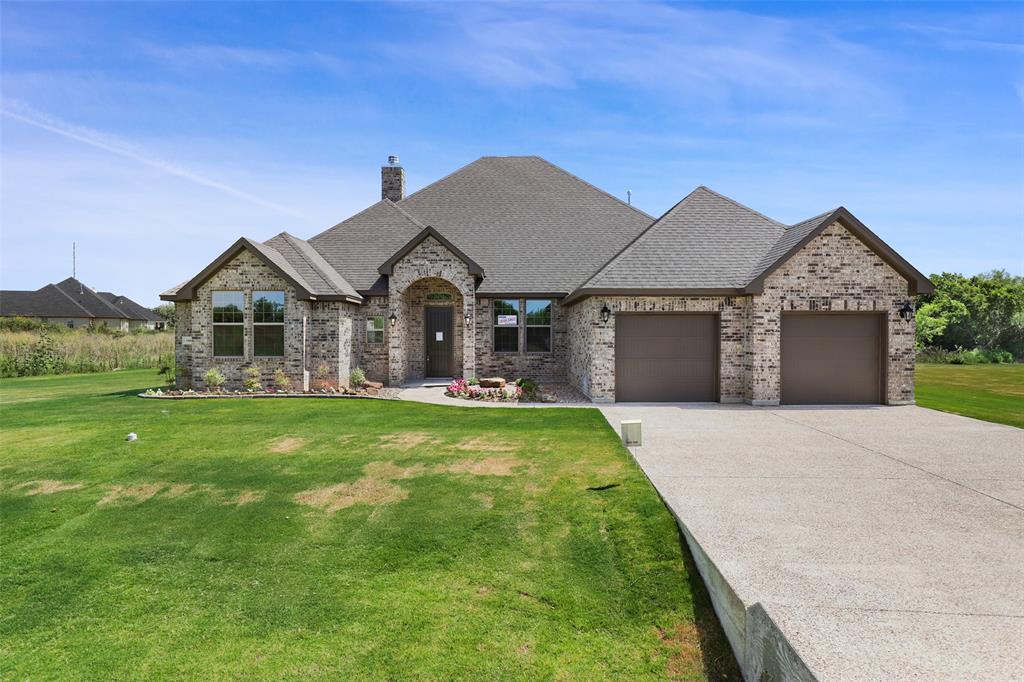 This is a new home on a fantastic Lot with wonderful open features.  It is well appointed and highly functional.  This one is a beauty!
