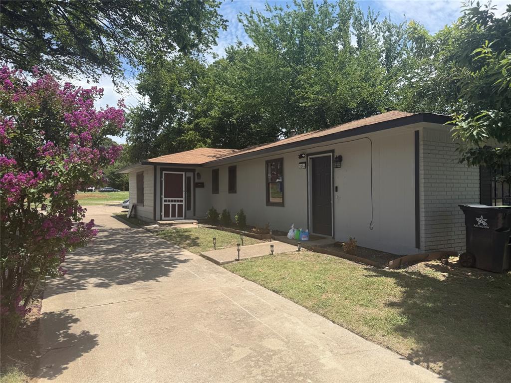 Excellent positive cash flow completely renovated duplex within walking distance to UTA, restaurants, shopping and night life. Each side offers 2 bedrooms, 1 full bathroom, kitchen living area, plenty of parking and all newly renovated. Always occupied and will always be occupied being this close to UTA. 1 water meter for both sides, each unit is renting for $1595 currently. Landlord splits water bill on the 2 units. Plenty of street parking and extra parking in the back. Newer roof, and very well maintained duplex will provide a new landlord peace of mind for many years to come. Make money from day 1! 

107 Ray is for sale also, could sell as a package deal.
