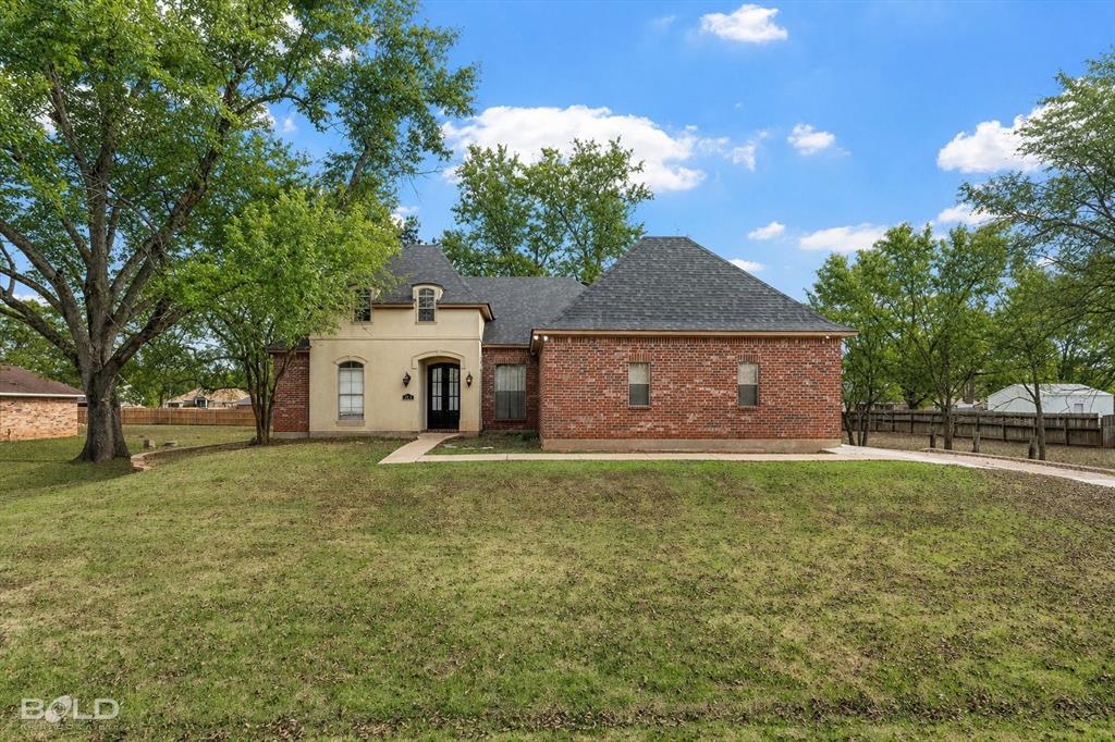 ALERT ALERT ALERT **Seller offering $10000 buyer's incentive to use toward buy down points, pre-paid costs, closing costs, etc. PLUS $3000 paint allowance.**
Welcome to this spacious and inviting 3-bedroom, 2.5-bath home tucked inside the desirable Orchard subdivision in South Bossier. From the moment you step inside, you’ll appreciate the airy feel created by soaring 10–12 ft ceilings, polished concrete floors, and granite finishes throughout.
Designed for both everyday living and entertaining, the layout offers a dedicated office, a stylish dry bar, and a generously sized utility space that adds function without sacrificing style.
All bedrooms feature new carpet, while the private primary suite provides a comfortable retreat with a large bedroom and en-suite bath accented with granite details.
Situated on a large lot, this home also offers a one-year-old roof, giving added peace of mind for years to come.
Conveniently located near Barksdale Air Force Base, shopping, dining, and top-rated schools, this property combines space, thoughtful features, and opportunity—all in a sought-after South Bossier neighborhood.