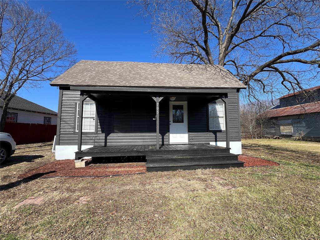 Welcome to 705 E 1st North Street in the heart of Kaufman! This gorgeous, fully renovated 2 bedroom, 1 bathroom home combines modern updates with classic charm, making it an ideal choice for first-time buyers, downsizers, or anyone looking for a beautifully refreshed move-in ready property.
Step inside to discover a bright, airy interior featuring a neutral color palette that complements any style and decor. The thoughtful renovation includes updated flooring, fresh paint, recessed lighting, and stylish finishes that create a warm and inviting atmosphere throughout.
The spacious kitchen is truly the centerpiece of the home designed with both functionality and aesthetics in mind. It features a kitchen island offering extra prep space and seating, sleek countertops, and ample cabinetry for storage. The refrigerator is included, making your move-in even easier.
Both bedrooms offer comfortable layouts with great natural light, ceiling fans, perfect for restful nights or a cozy home office setup. The bathroom has been tastefully updated with contemporary fixtures and finishes.
Outside, the property provides a welcoming front yard and plenty of potential for outdoor living, gardening, or creating your own backyard retreat. Located in a quiet, established neighborhood, this home is just minutes from shopping, dining, schools, and all the charm that Kaufman has to offer.
With its modern updates, thoughtful design, and convenient location, this beautifully renovated home is truly a must-see!