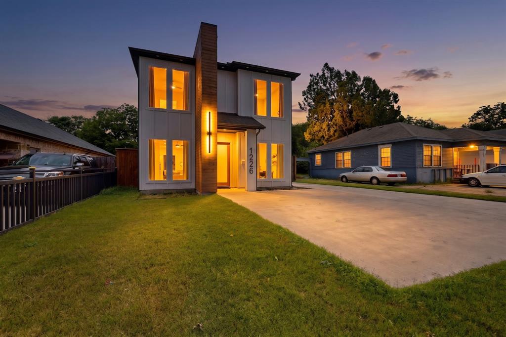 Beautiful updated and stylish home, prime location in Dallas. You do not want to miss the opportunity to own this 3 spacious bedrooms and 2.5 bathrooms, well kept and move in ready. Open floor concept with beautiful finishes. Kitchen with an oversize peninsula, inviting backyard for gatherings and to enjoy your evenings. Rear garage with ample space for multiple vehicles in the gated driveway, plus additional parking in the front. Close to all the entertainment, bishop arts district, trinity groves.
