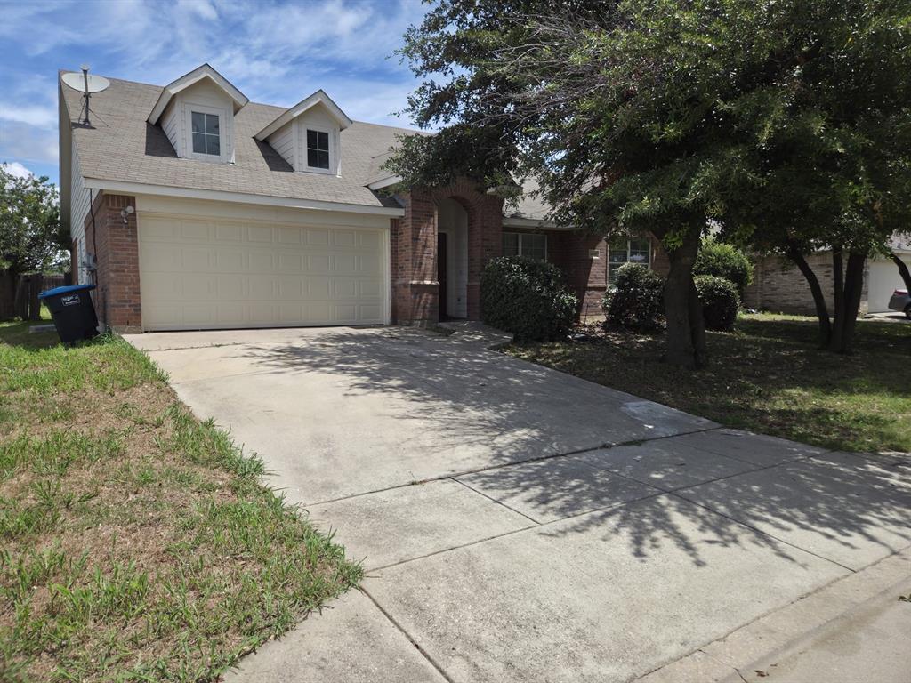 Adorable 4-2-2 in South Fort Worth. Warm neutral tones and Nicely looking  Vinyl Wood laminate all across the house. Updated Fixtures and bay windows!. Elegant formal dining room or could function as home office . Family room features wood burning fireplace and opens to the spacious kitchen. An abundance of counter and cabinet space, electric range oven and stove plus built in microwave. Split bedroom plan for additional privacy .Master Suite features a garden tub, separate shower and dual sinks. plus extra large walk in closet .Warm neutral tomes gives the home inviting feel. You don't want to miss this one . Seller is contributing 5k towards buyers closing expenses. Photod will be uploaded soon.