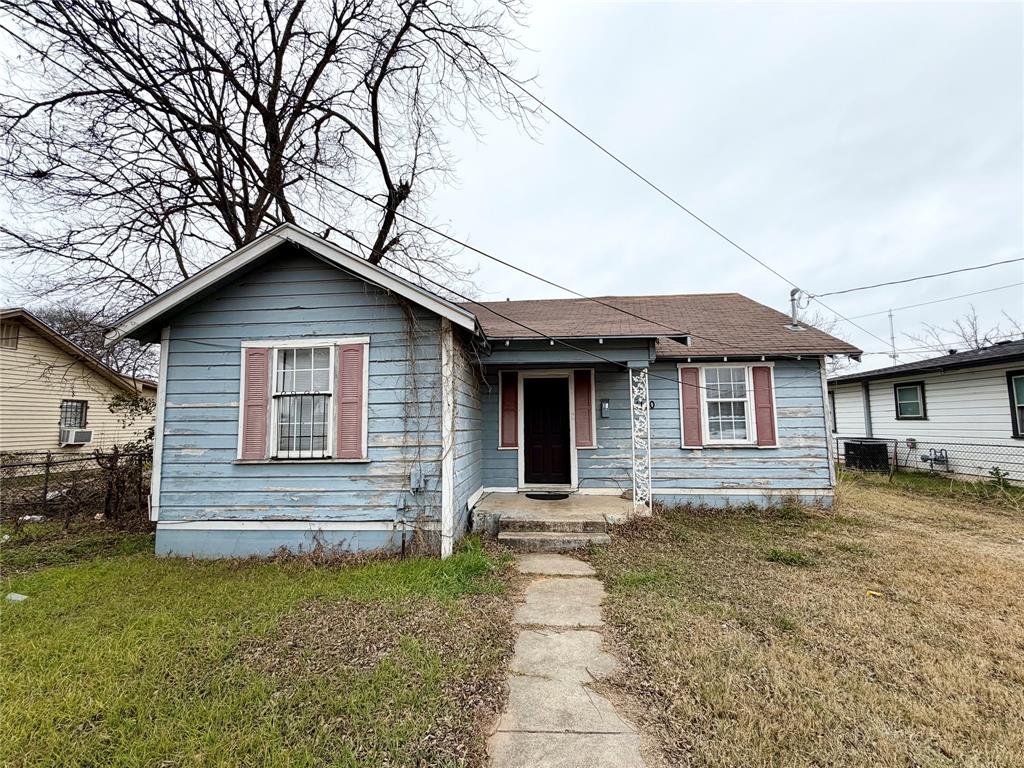 Great income-producing property's ready for its next owner! This well laid out 2 bedroom, 1 bathroom home sits on a spacious lot in the heart of a neighborhood that’s actively being revived. The home needs a little love, but the best part is that it stays rented, making it a solid option for investors looking for steady rental potential. Don’t miss this chance to add a cash-flowing property to your portfolio in a growing area of Waco!
