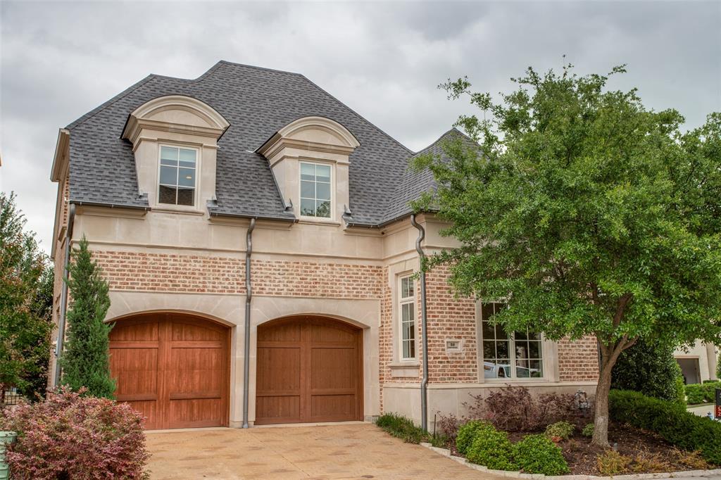 Lawn at Glen Abbey - Residential