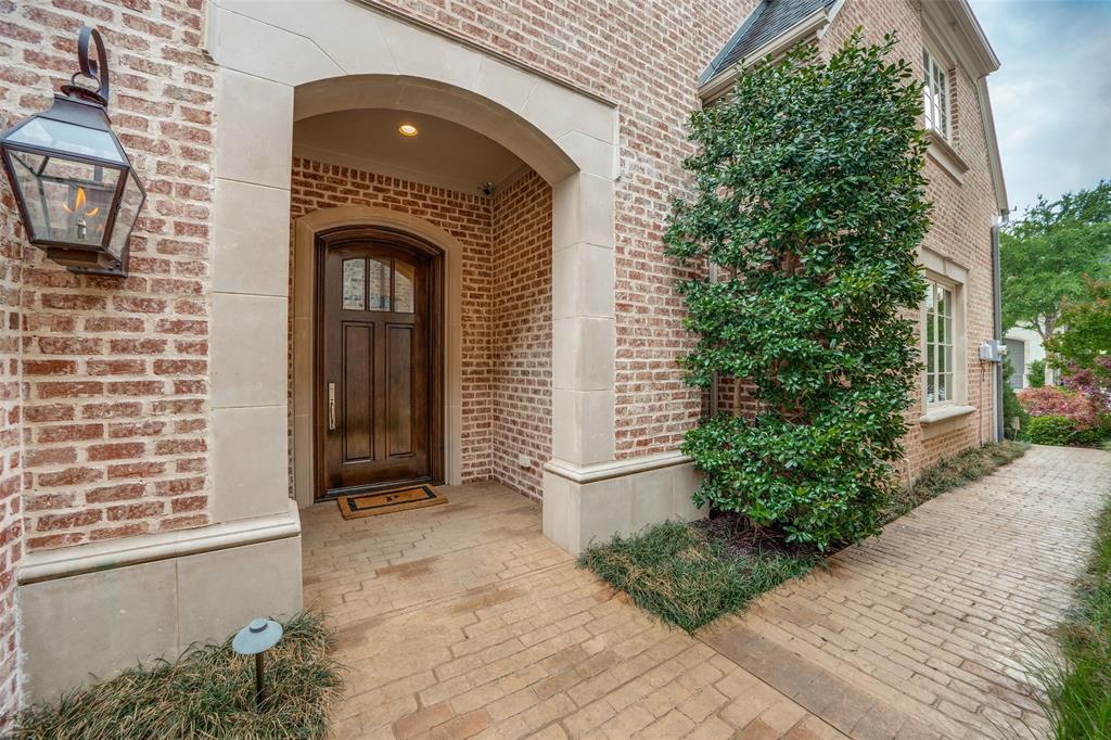 Lawn at Glen Abbey - Residential