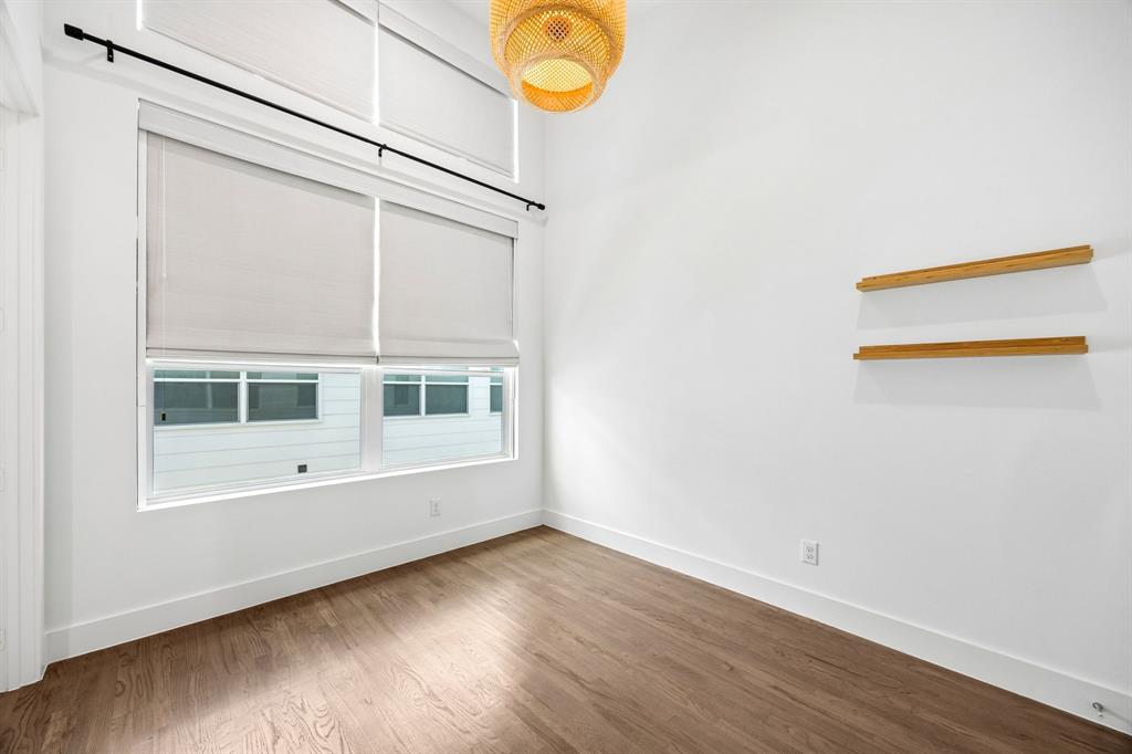 5811 Lindell Condo - Residential