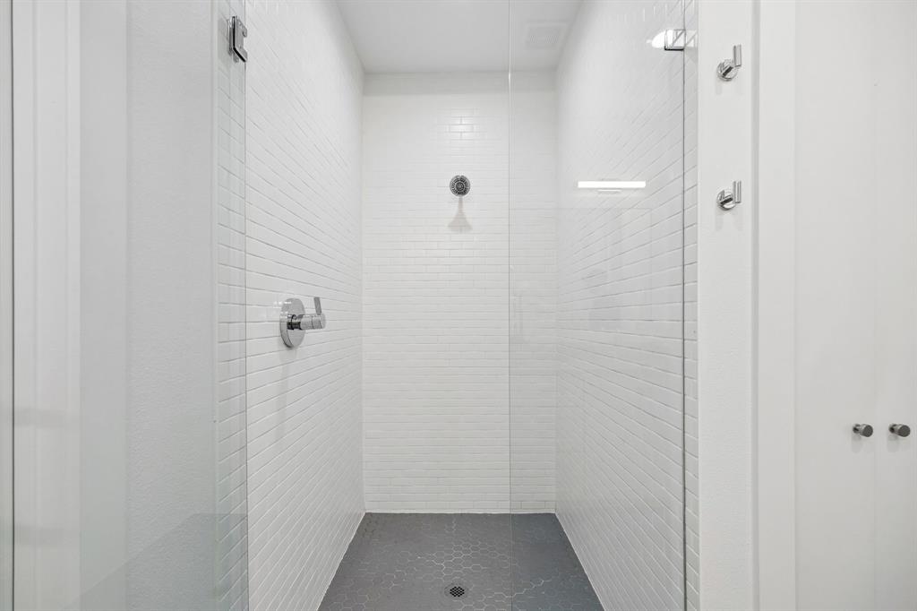 5811 Lindell Condo - Residential
