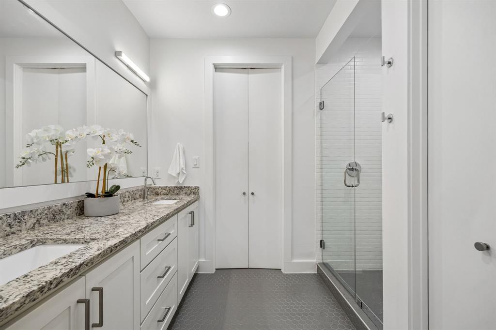 5811 Lindell Condo - Residential