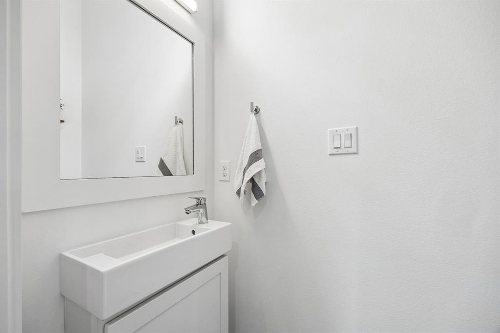 5811 Lindell Condo - Residential