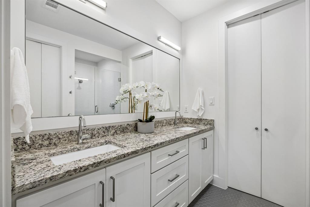 5811 Lindell Condo - Residential