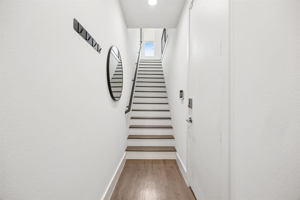 5811 Lindell Condo - Residential