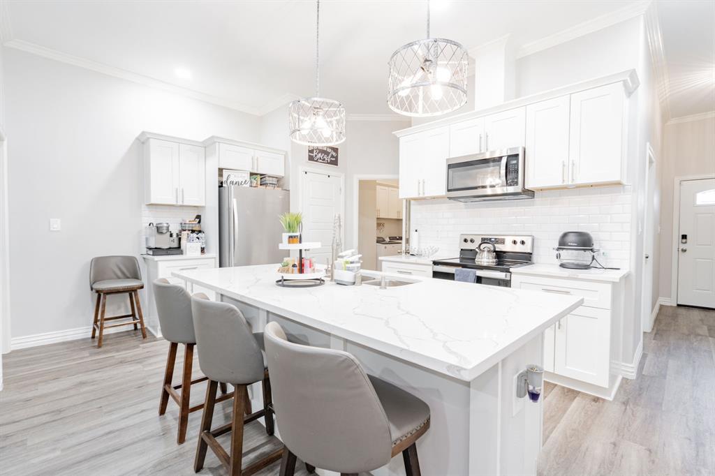 Thomas Lagow Abs 759 - Residential
