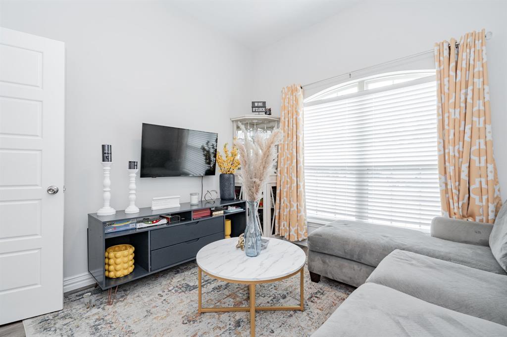 Thomas Lagow Abs 759 - Residential