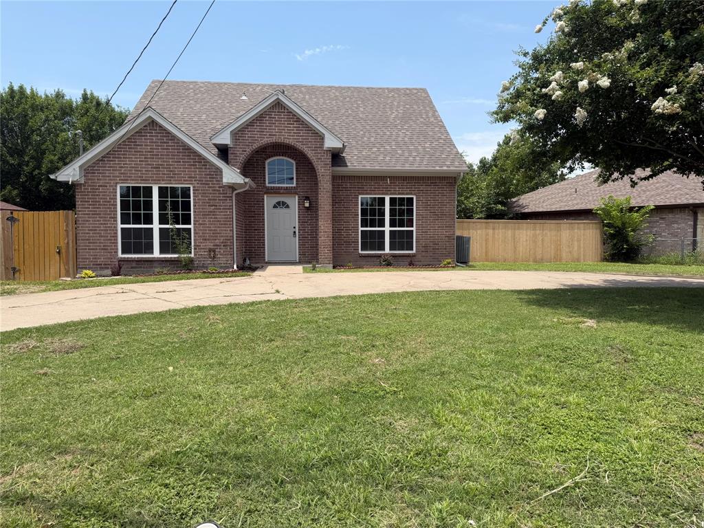 Nice Updated two-story House. Master Bedroom downstairs, open and bright. all three bedrooms upstairs with a full bath. Brand new windows, New AC unit upstairs. open eat in area for family gathering. There is an extra room downs stairs that could be used as office or extra bedroom. Seller will be adding a driveway with iron gate on the side of the house for private parking. Please come and see!!!! Contact 214-845-2754 for a showing.